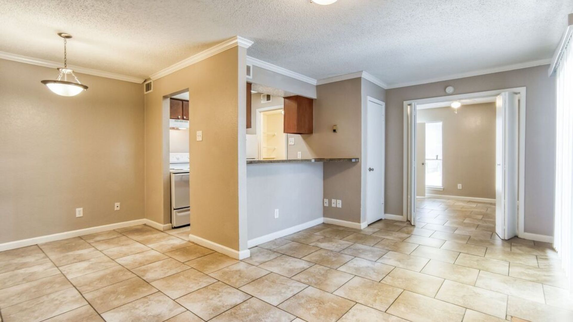 Before renovation: Apartment interior