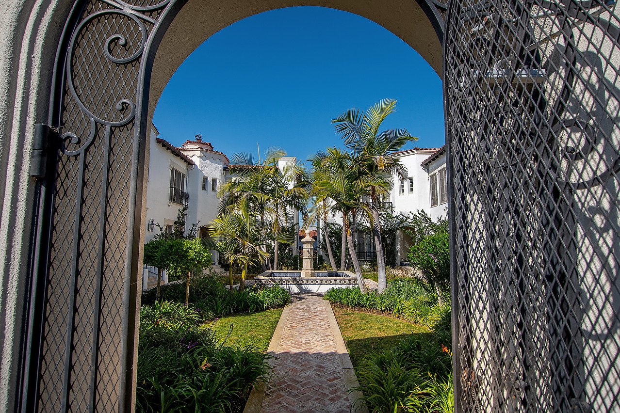 Landscaped courtyard at a Los Angeles portfolio property