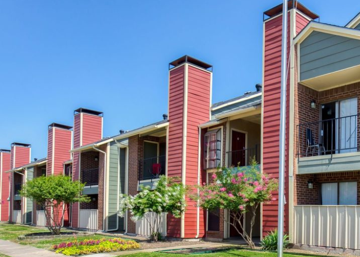 Before renovation: Exterior color and landscaping